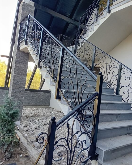 Balustrada fier forjat,trepte fag,porti tip jaluzele,automatizari