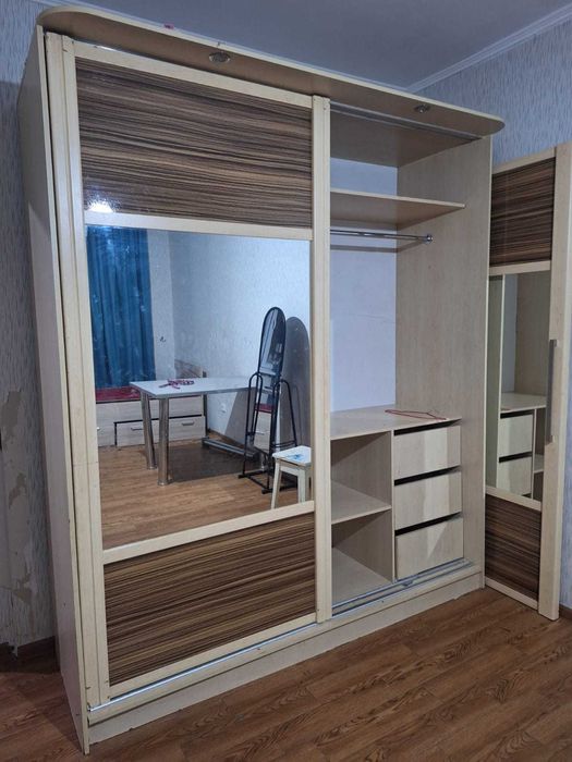 Шкаф для одежды / шифоньер