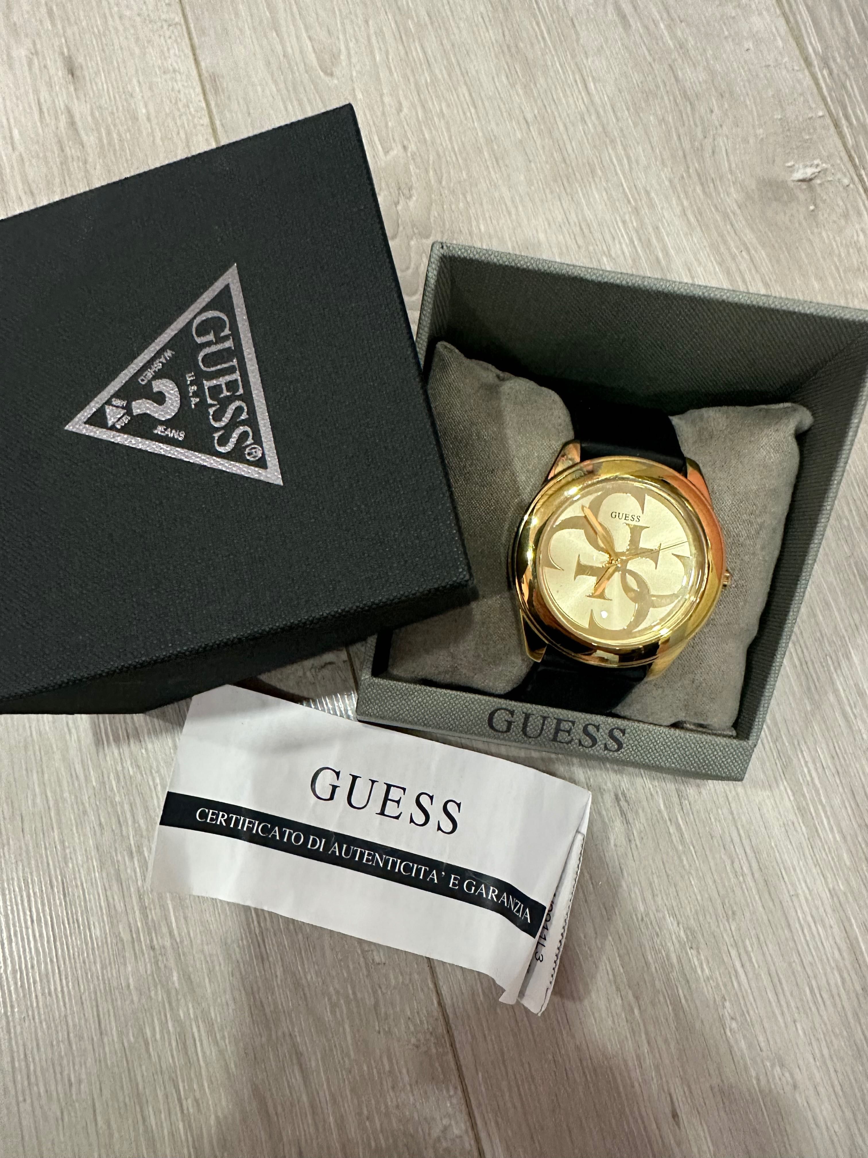 Часовник Guess, дамски