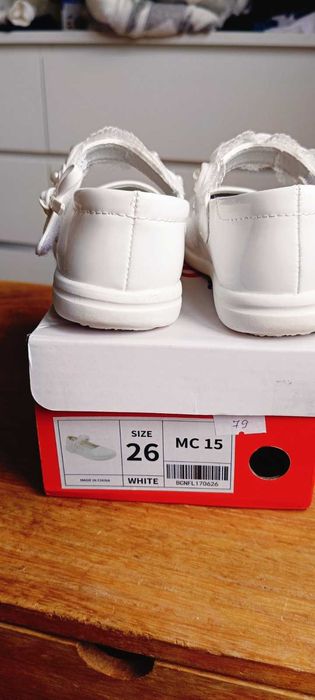 Нови детски, елегантни обувки за момиче № 26