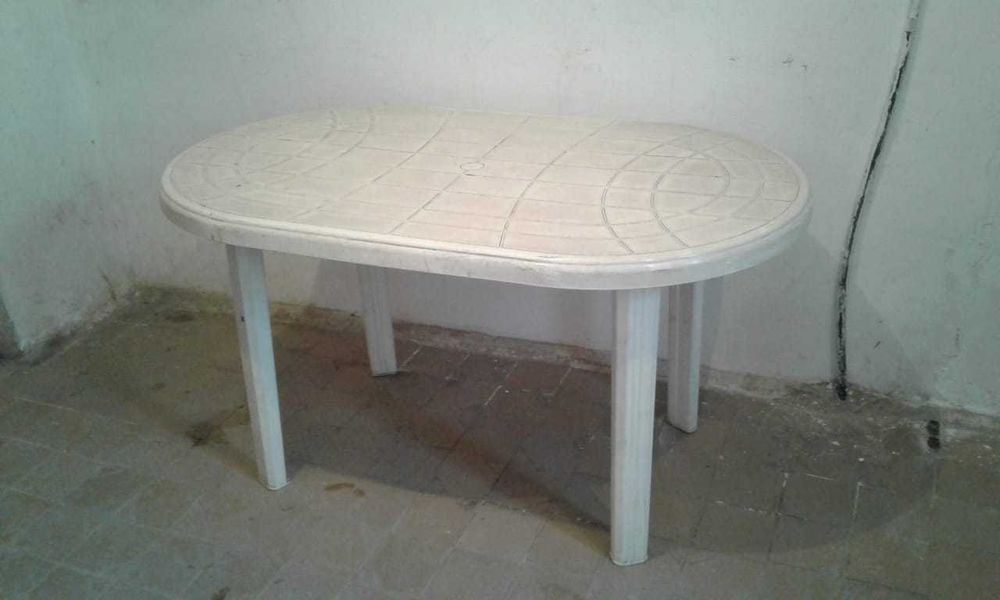 Продаю комплект стол и 4 стула