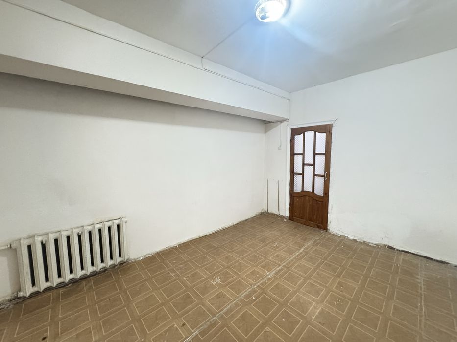 Продам СРОЧНО -1 ком /1 этаж /4- м-в Буз-2  ЭКО базар