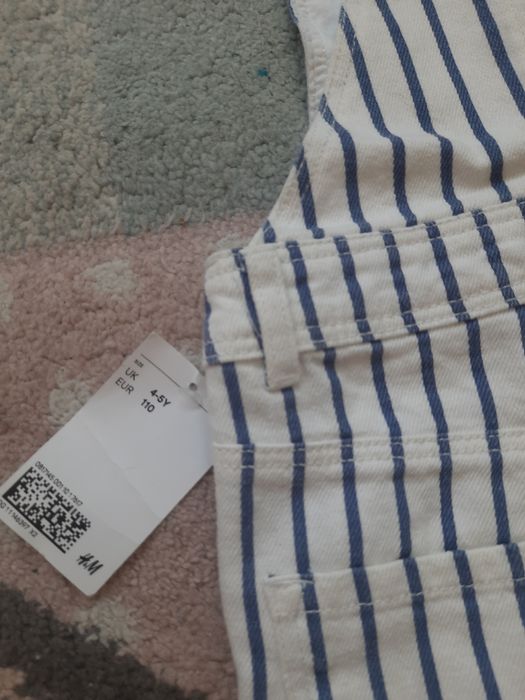 Детски дънков гащеризон бял H&M нов с етикет 4-5 години 110 см