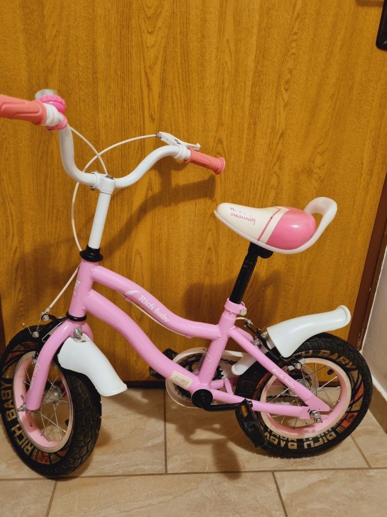 Bicicleta pentru fetite.