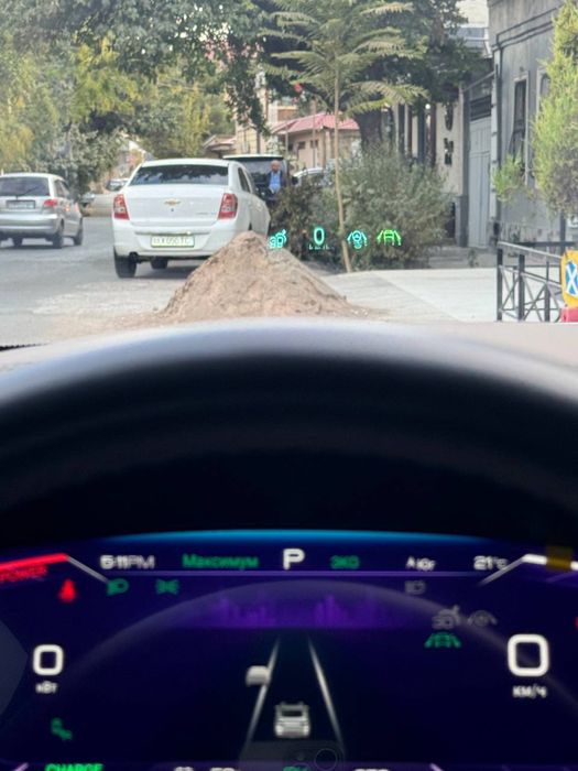 BYD Han 2023 zapas hod 715km