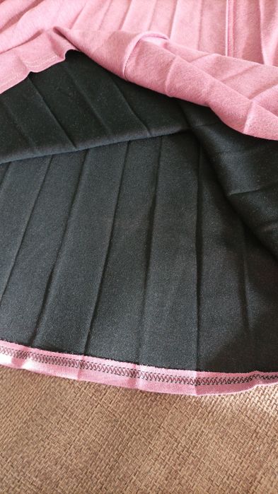 Розова пола плисе