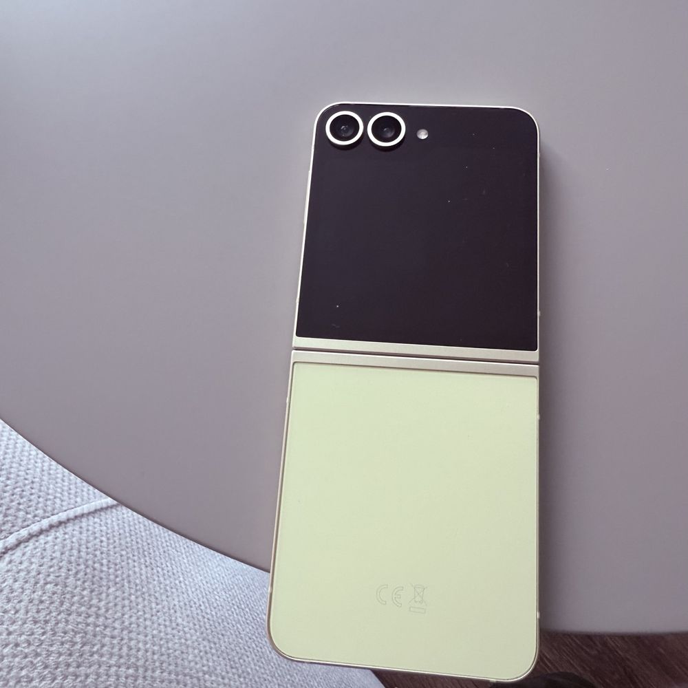 Samsun Galaxy Z flip 6 256Gb