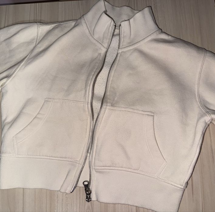 Късо горнище Bershka