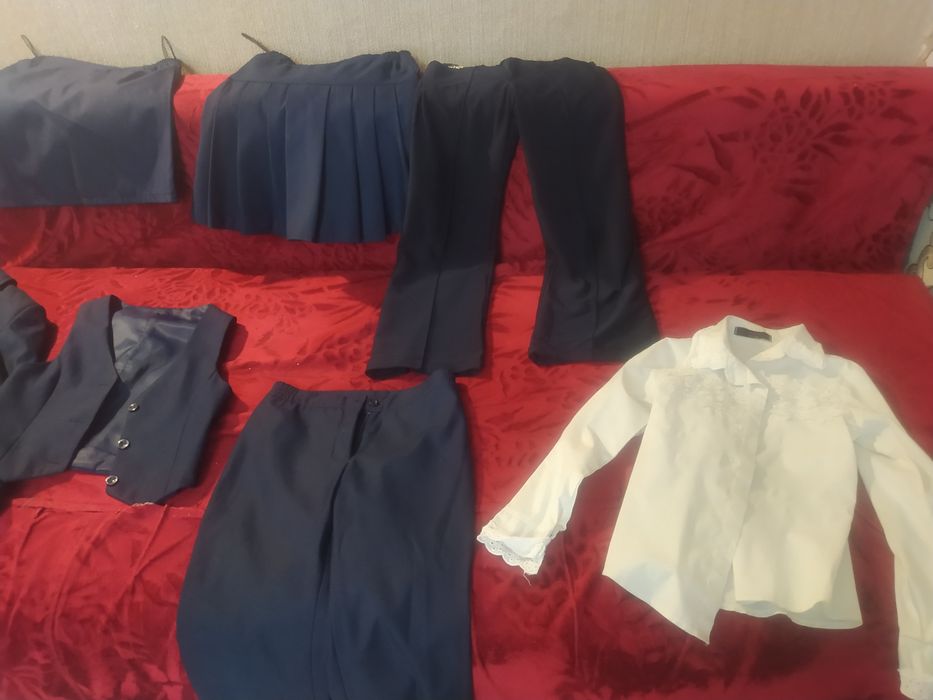 Продам школьную форму для девочки р-р 22 на 1,2класс