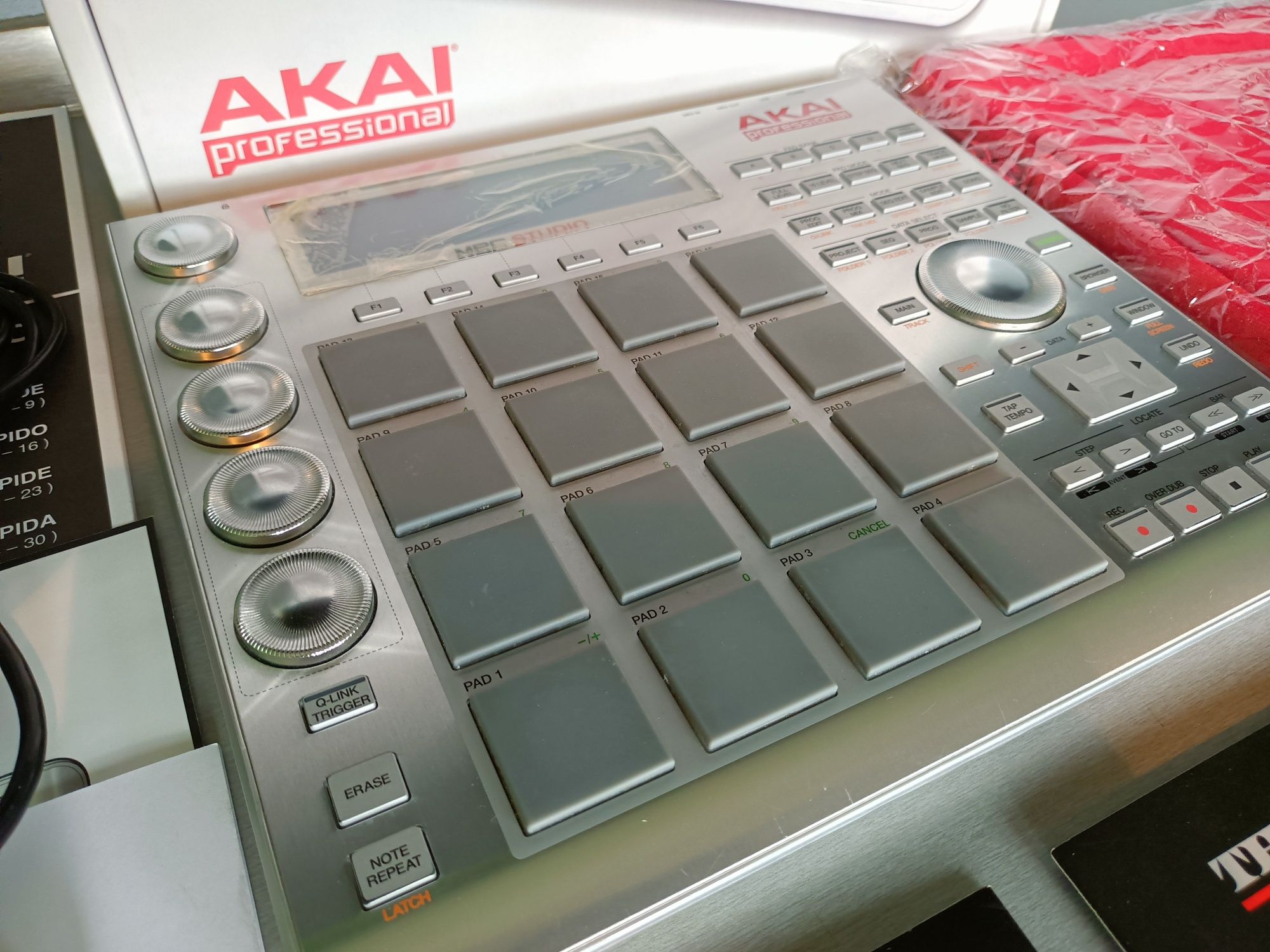 Akai MPC studio silver