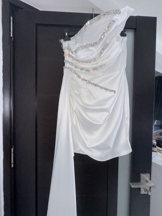 Rochie alba superba