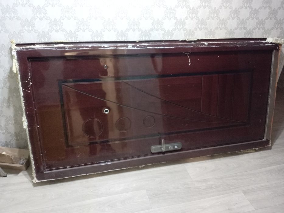 Продам металлическую дверь