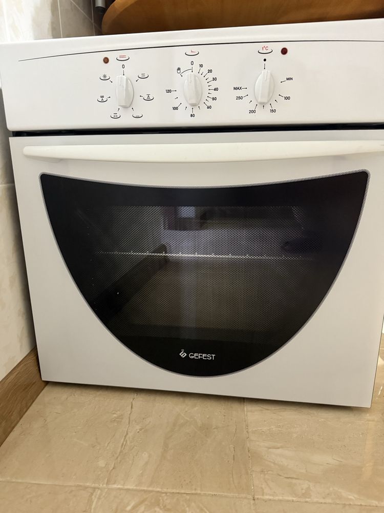 Продам духовку новую