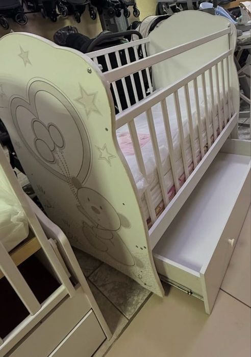 Детская кроватка