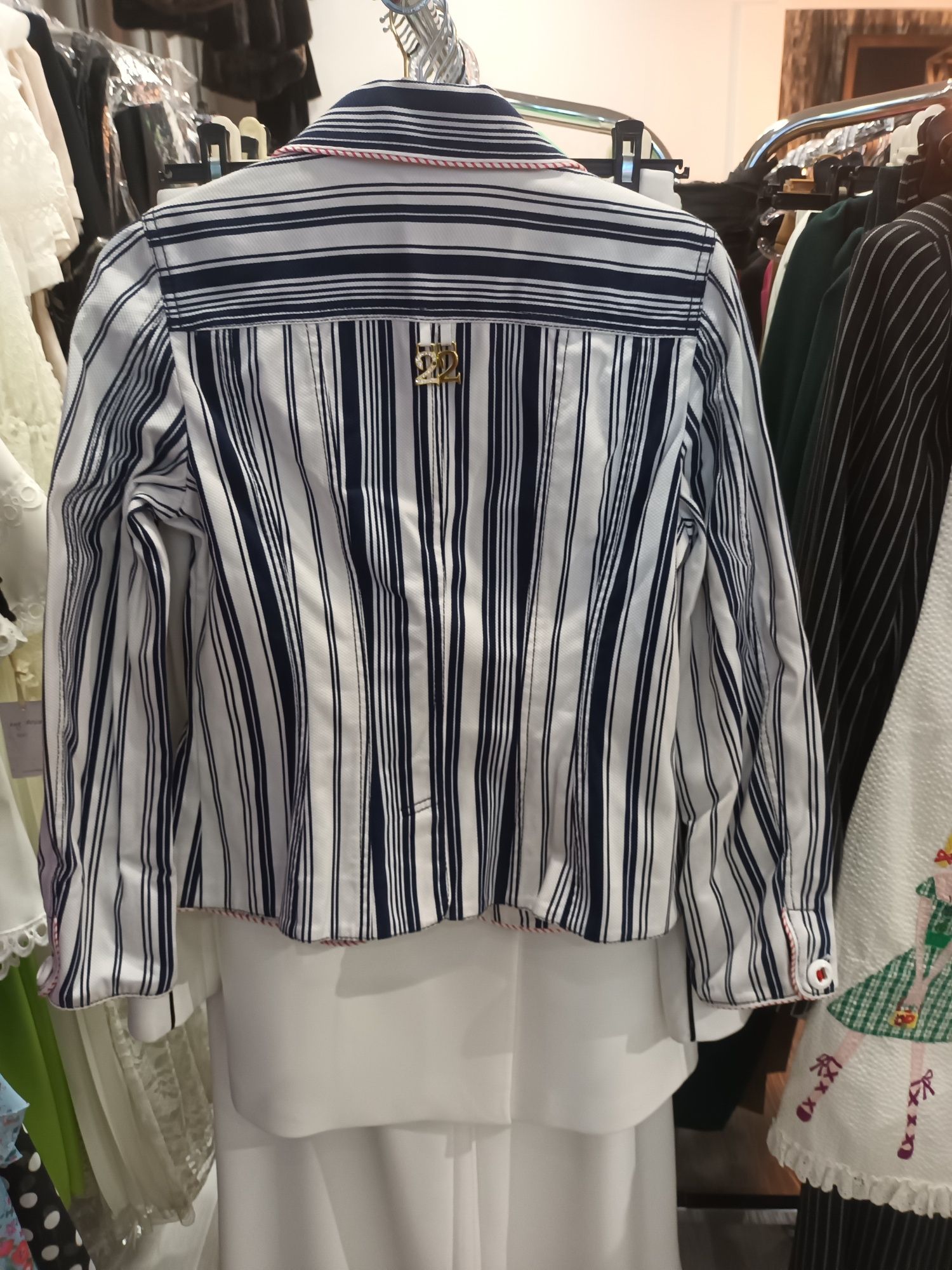 Продам костюм на девушку