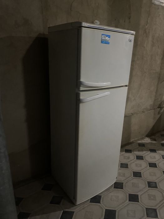 Холодильник двухкамерный