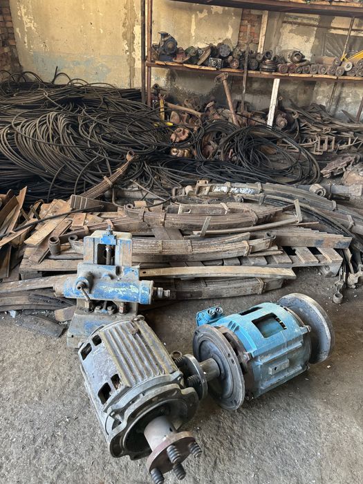 Продам ресоры электродвигателя болты гайки