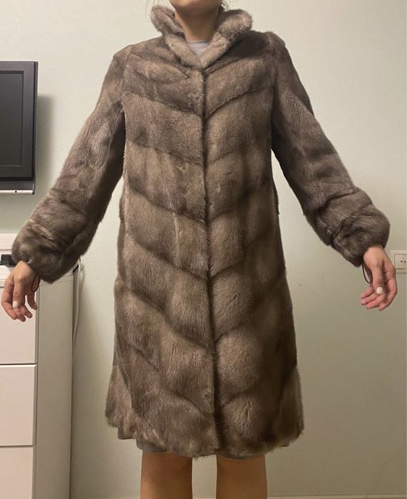 Продам срочно норковую шубу новая