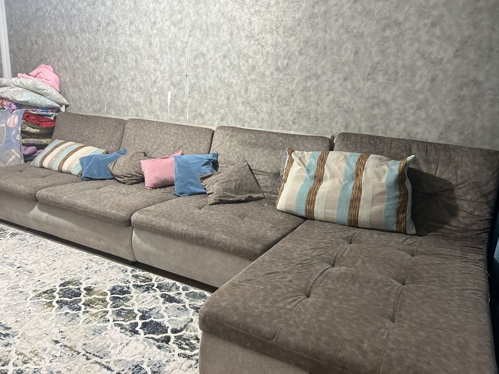 Раскладной диван общ 4 метра, в хорошем состоянии