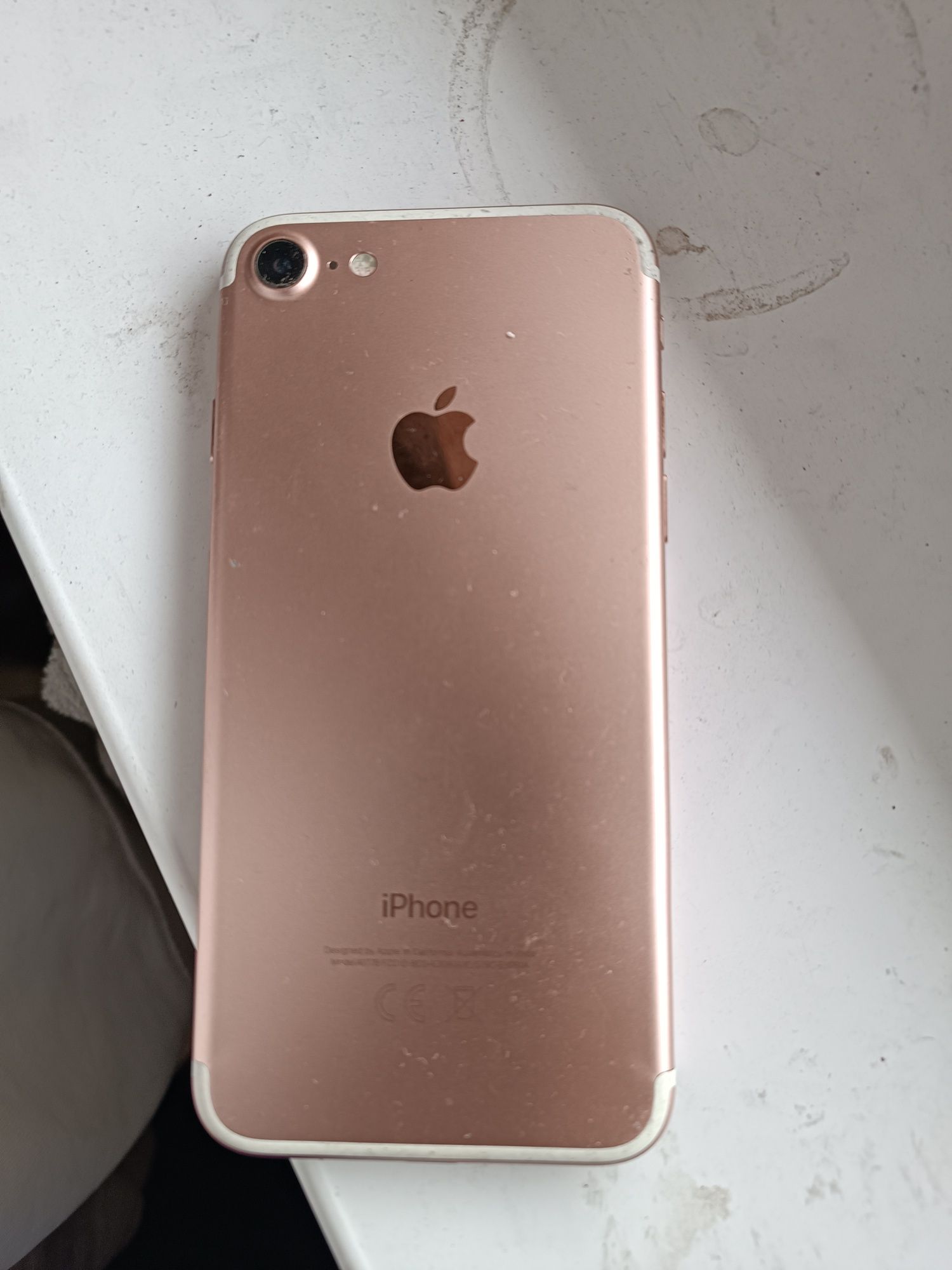 Продам iphone 7 розовый