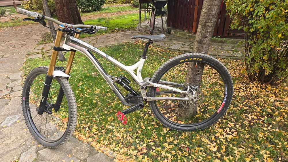 Велосипед Commencal Supreme DH V4 2021 Downhill