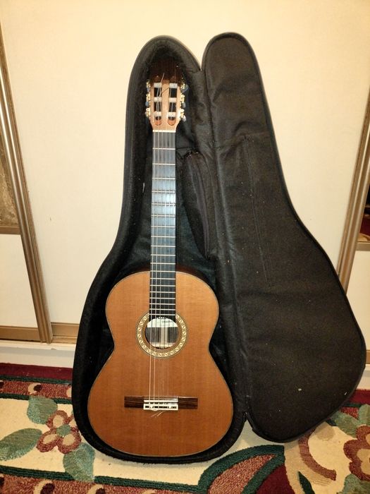 Продам гитару admira