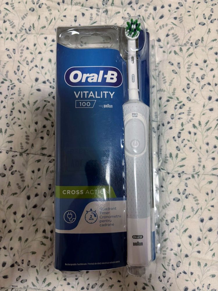 Vand Periuta electrica dinti Oral-B Vitality 100 Cross Action