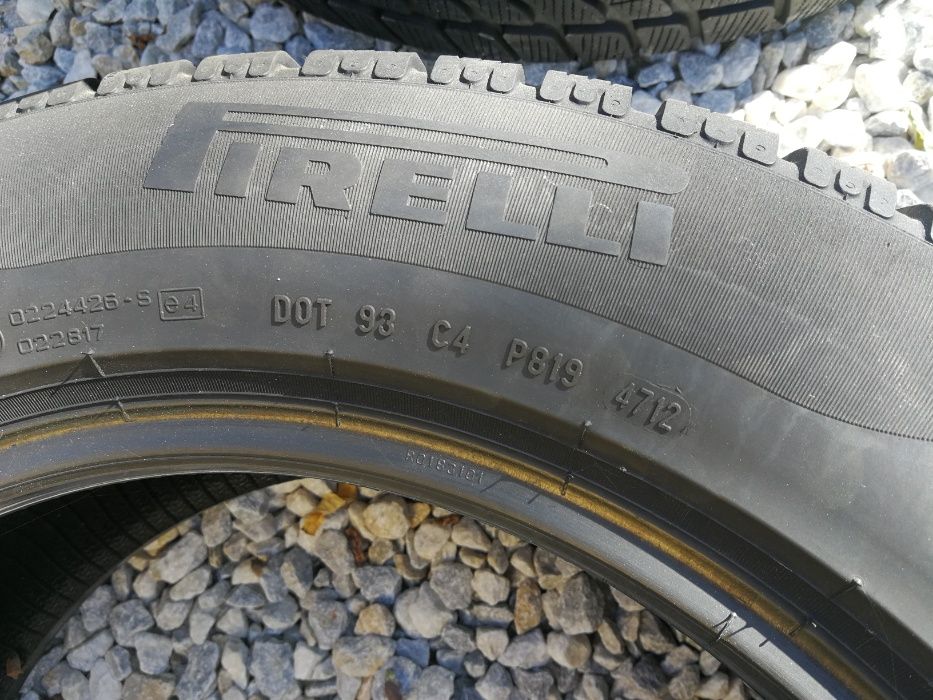 2 зимни гуми R17 225/60 Pirelli Sottozero 99H M+S Run-Flat