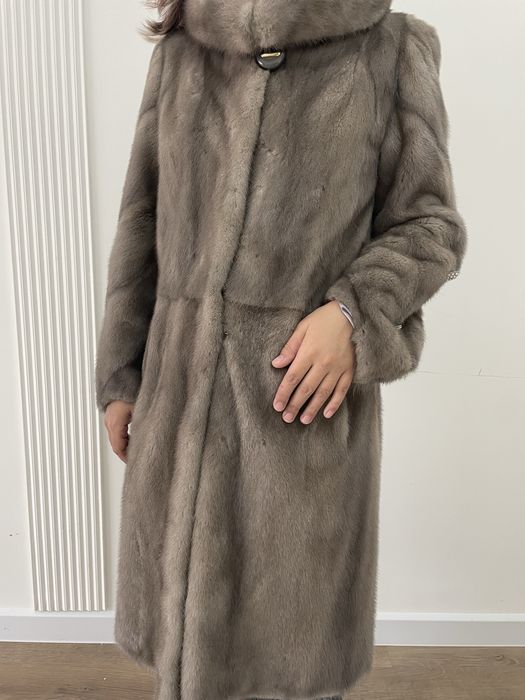 Шуба сатылады. Пальто подарок.