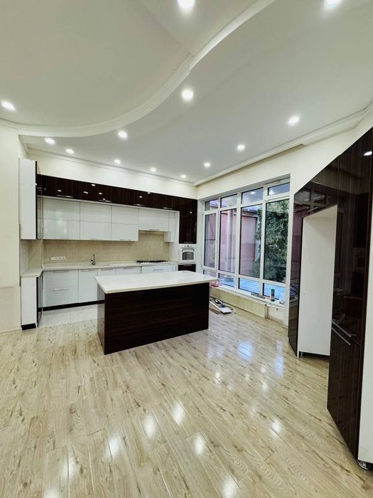 Продам дом Мирзо-Улугбекский районе Луначарском 12моток 3 уровня 7 ком