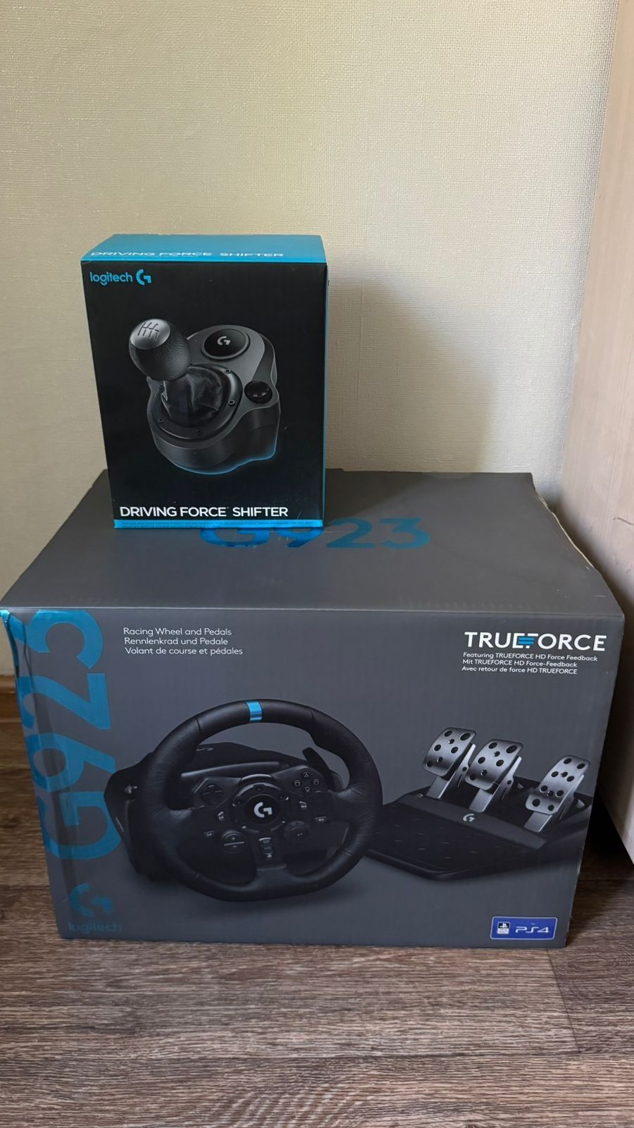 Продам игровой руль Logitech G923