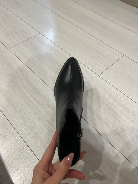 Дамски боти на ток