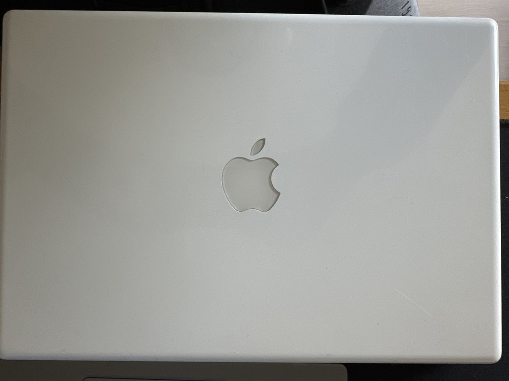 Apple Macbook 2008