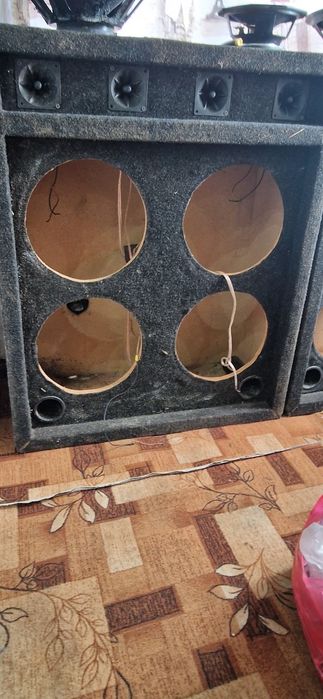 Кутите са запазвни за 12 инчови говорители