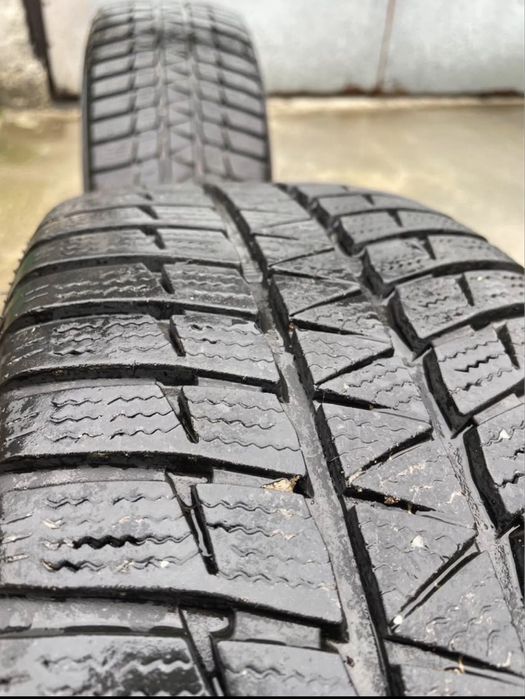 Vand cauciucuri de iarna 205/55/16 impreuna cu jenti,capace VW