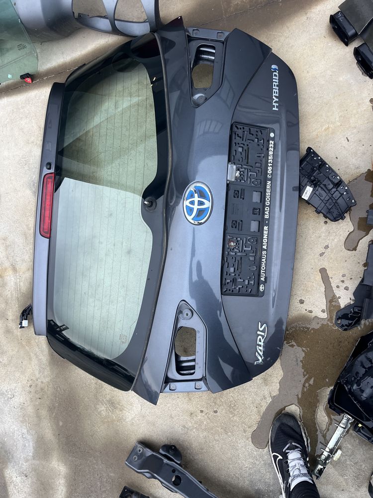 Капак,багажник Toyota Yaris 2020г