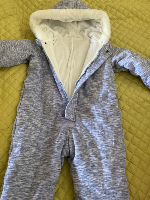 Salopeta imblanita pentru baieti marimea 92, lungime 75 cm.