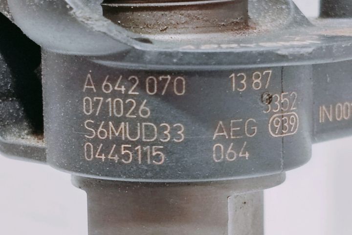 Injector  3.0 cdi A6420701387 / 0445115064 / 071026 / S6MUD33 Mercede