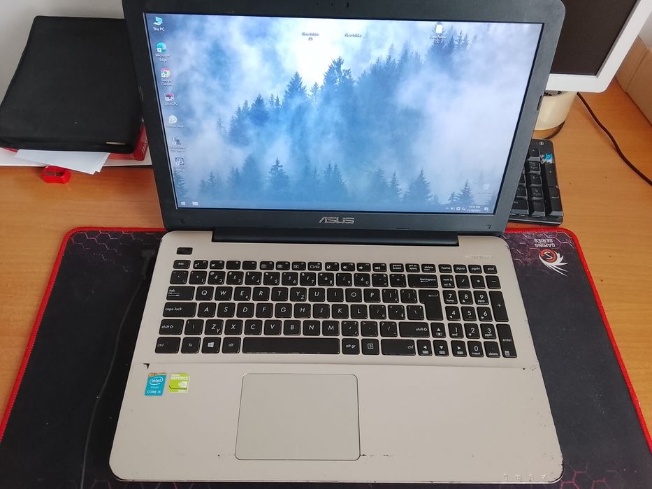 Vand Laptop Asus X555L Intel i5-5200U NVIDIA 930M 4 GB RAM funcțional
