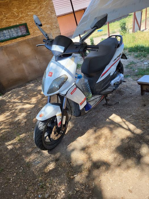 Scuter italjet dragster 125cc și derbi atlantis 50cc
