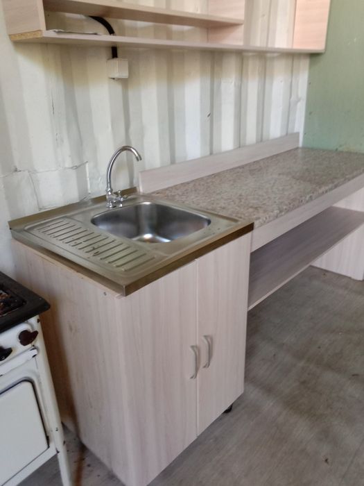 Стол со столешницей и мойкой