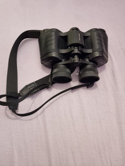 Binoclu VANGUARD 8×30mm