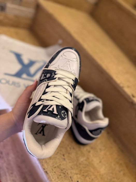 Уникални Louis Vuitton снисърси съчетание демин