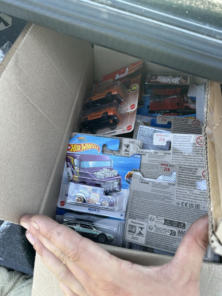 Hot wheels колички.