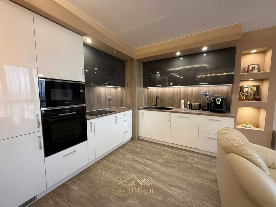 Продава се Четиристаен апартамент в Велико Търново, Акация - 160 кв.м за 1675 €/кв.м - Снимка #5