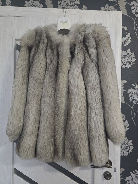 Haina blana  naturatala vulpe , stare foarte buna , made în Italy