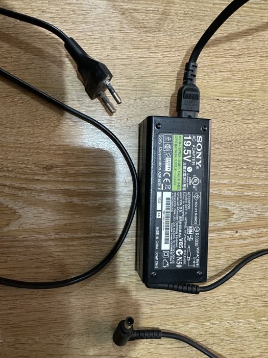 Sony adapter за лаптоп.19.5V