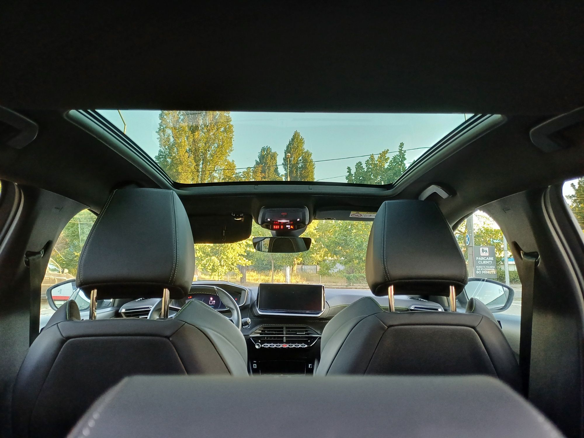 Peugeout e-208 GT