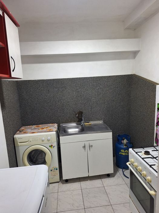 Închiriez garsoniera confort I