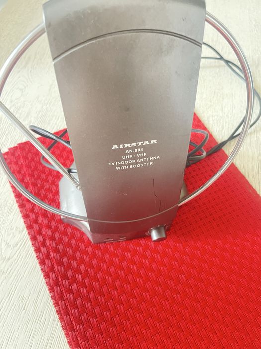 Антенна для телевизора в хорошем состоянии доя домашнего пользования